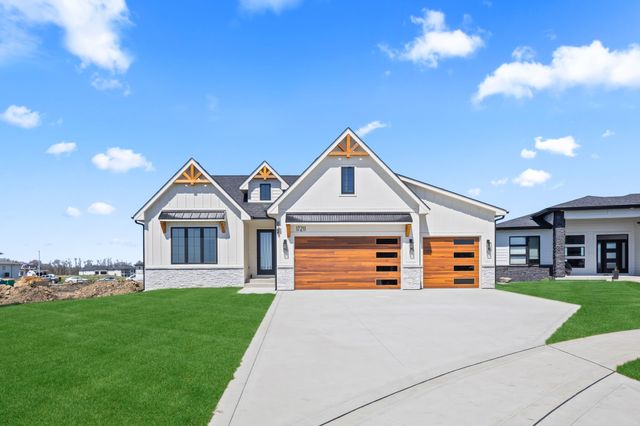 17211 Brookview Drive, Urbandale, IA 50263