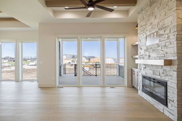 17211 Brookview Drive, Urbandale, IA 50263