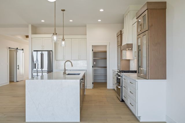 17211 Brookview Drive, Urbandale, IA 50263