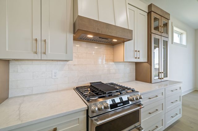 17211 Brookview Drive, Urbandale, IA 50263