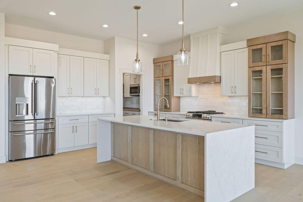17211 Brookview Drive, Urbandale, IA 50263