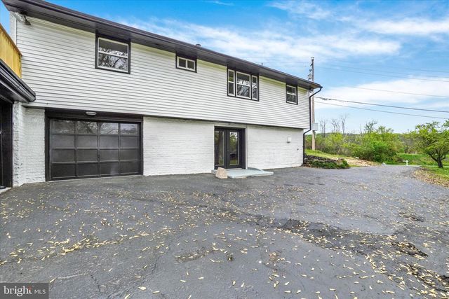 3190 LEWISBERRY RD, York Haven, PA 17370