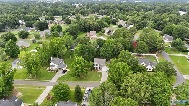 618 Colonial Avenue, Albertville, AL 35950