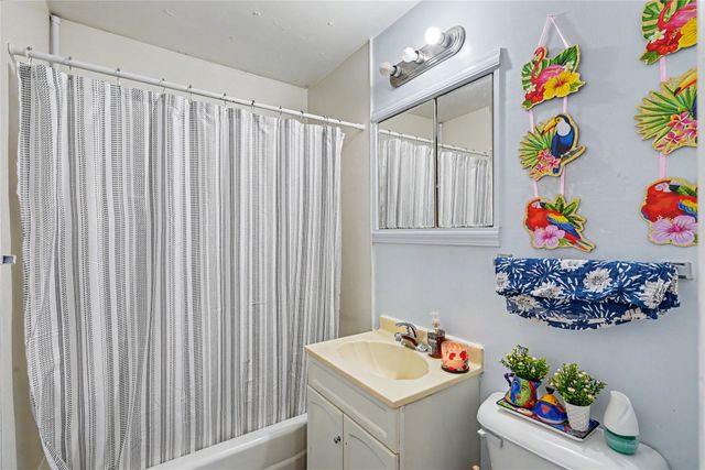1000 Hoffman Avenue, Des Moines, IA 50316