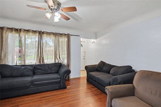 1000 Hoffman Avenue, Des Moines, IA 50316