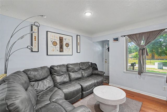 1000 Hoffman Avenue, Des Moines, IA 50316