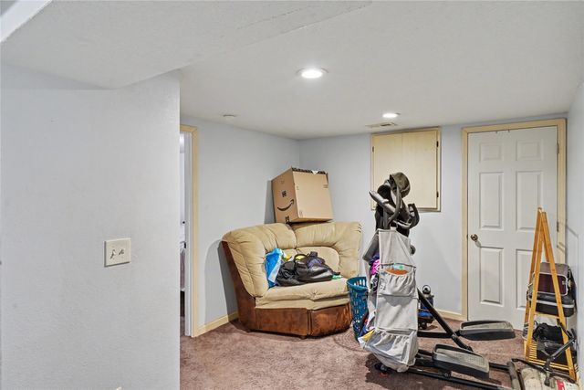 1000 Hoffman Avenue, Des Moines, IA 50316