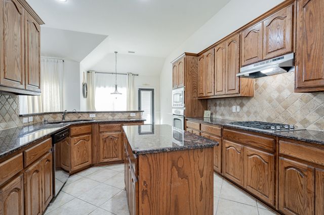 1301 Stork Way, Forney, TX 75126
