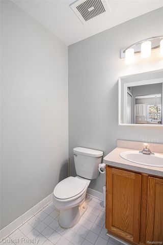 20082 Rodeo Court 8, Southfield, MI 48075