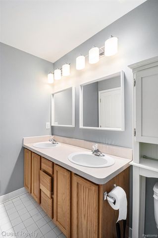 20082 Rodeo Court 8, Southfield, MI 48075