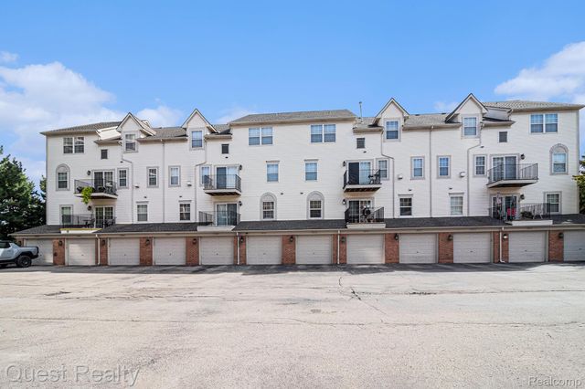 20082 Rodeo Court 8, Southfield, MI 48075