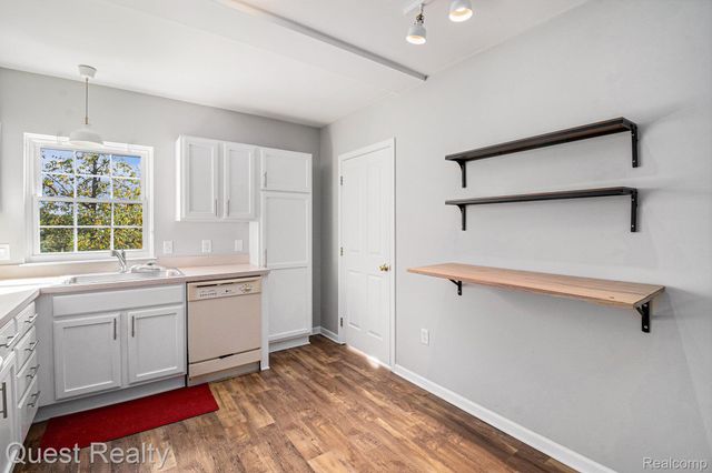 20082 Rodeo Court 8, Southfield, MI 48075