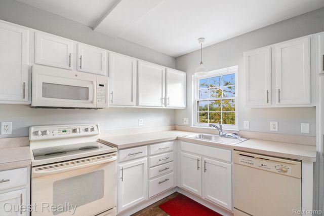 20082 Rodeo Court 8, Southfield, MI 48075