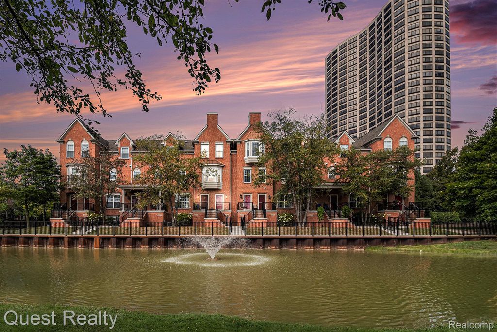 20082 Rodeo Court 8, Southfield, MI 48075