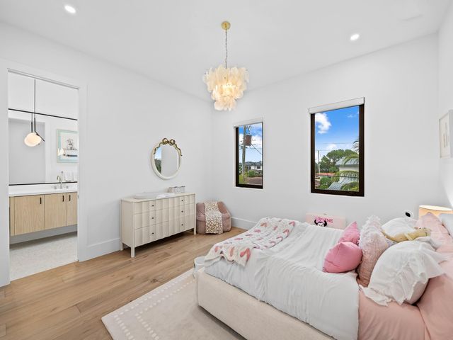 2420 NE 48th Street, Lighthouse Point, FL 33064
