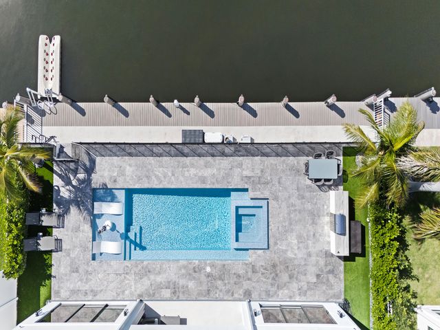 2420 NE 48th Street, Lighthouse Point, FL 33064