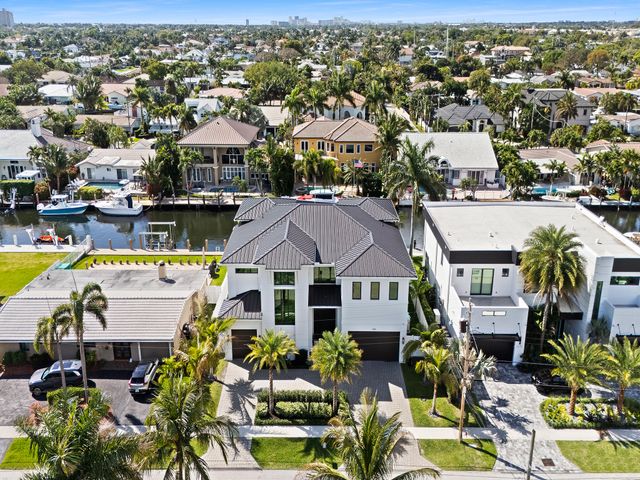2420 NE 48th Street, Lighthouse Point, FL 33064