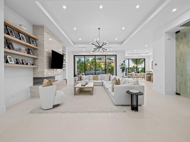 2420 NE 48th Street, Lighthouse Point, FL 33064