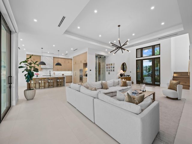 2420 NE 48th Street, Lighthouse Point, FL 33064