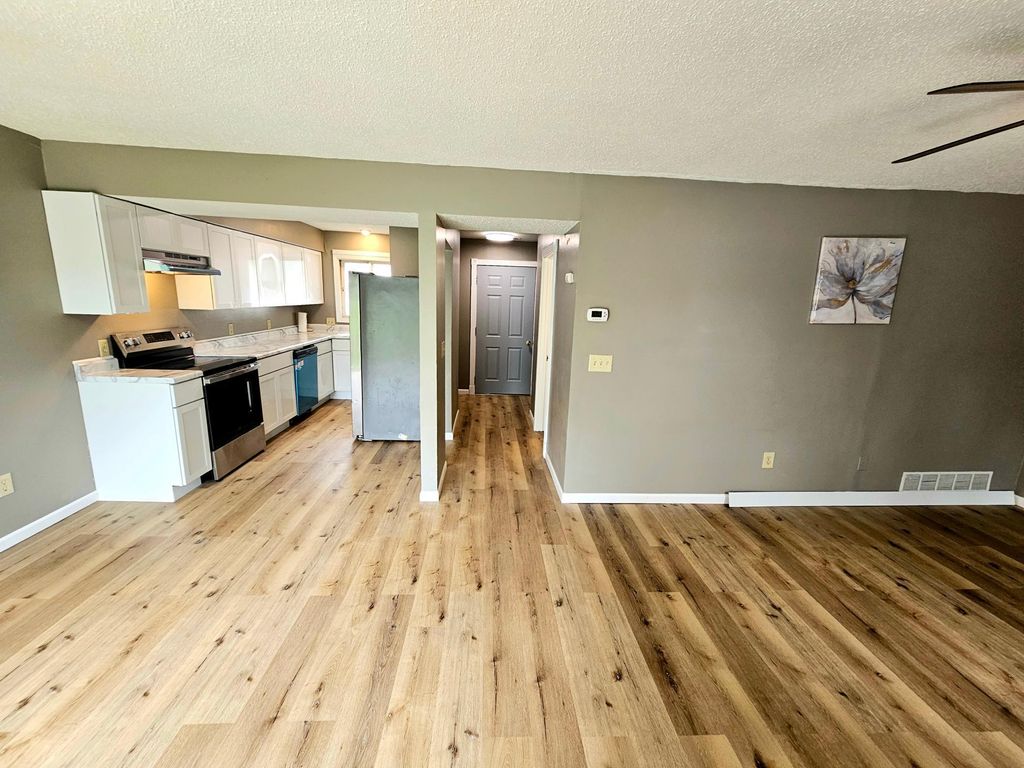 667 E Burnsville Parkway, Burnsville, MN 55337