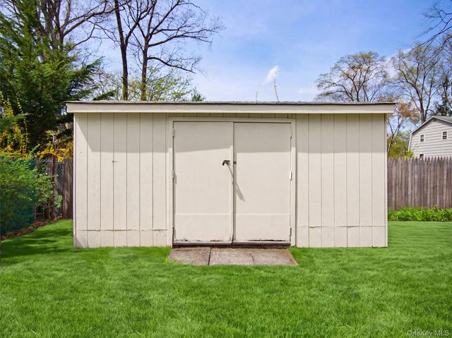 11 Willow Drive, Suffern, NY 10901