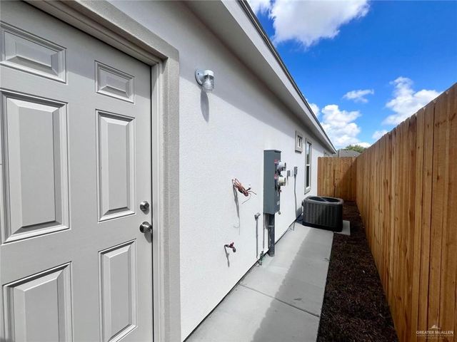 1121 Shavano Drive 1, Edinburg, TX 78541