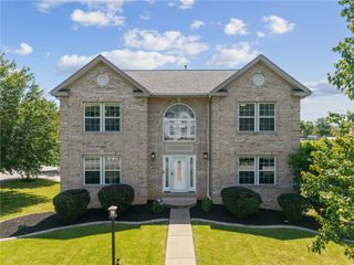164 Stratford Ct, New Stanton, PA 15672