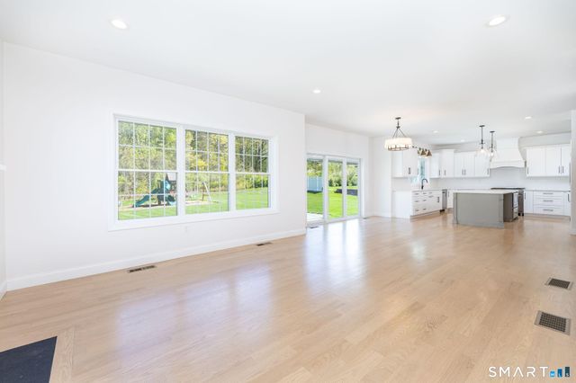 173 Willow Creek Lane, Southington, CT 06489