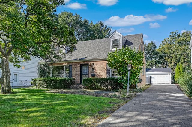 18 Oxford Avenue, Clarendon Hills, IL 60514