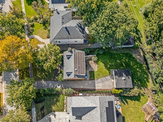 18 Oxford Avenue, Clarendon Hills, IL 60514