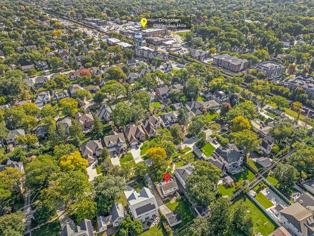 18 Oxford Avenue, Clarendon Hills, IL 60514