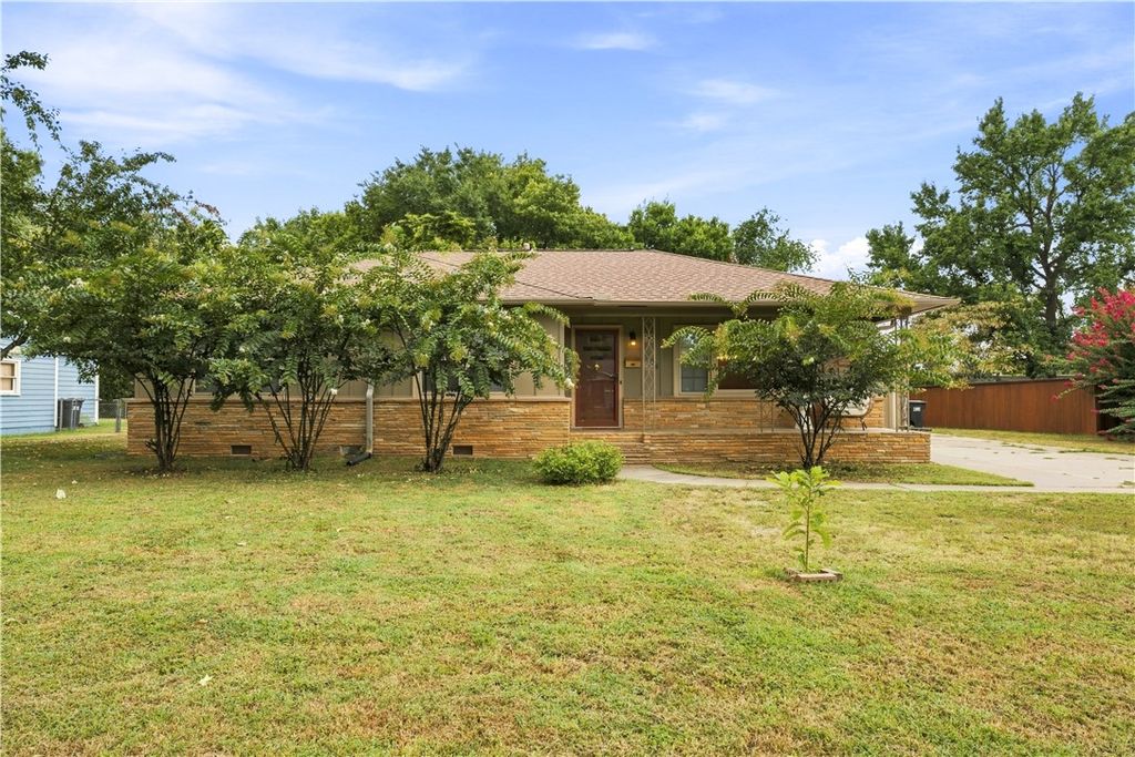 704 Shipley Street, Springdale, AR 72764