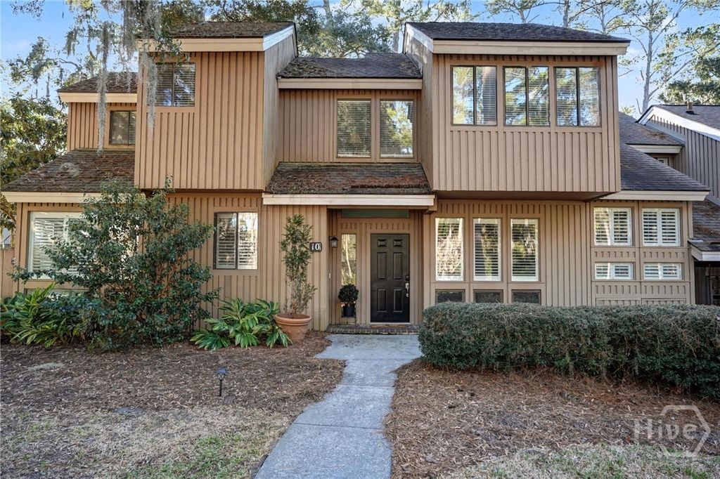 Image 1 of property listing at 10 Dame Kathryn Drive, Savannah, GA 31411