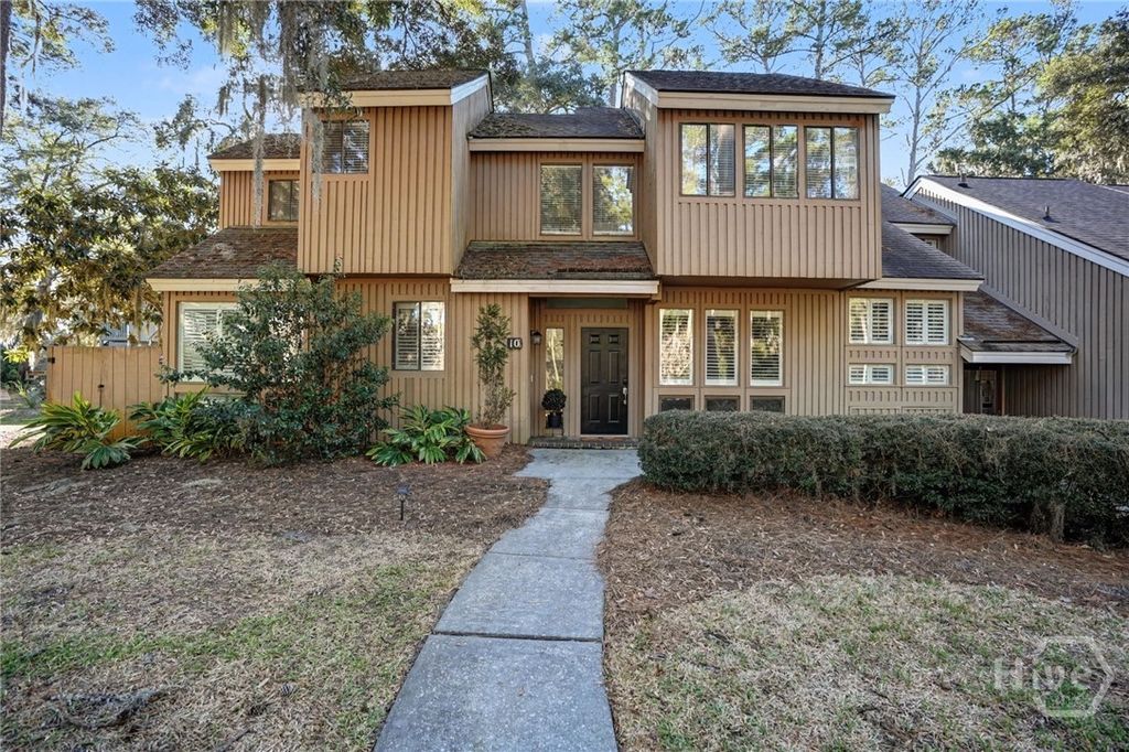 Image 2 of property listing at 10 Dame Kathryn Drive, Savannah, GA 31411