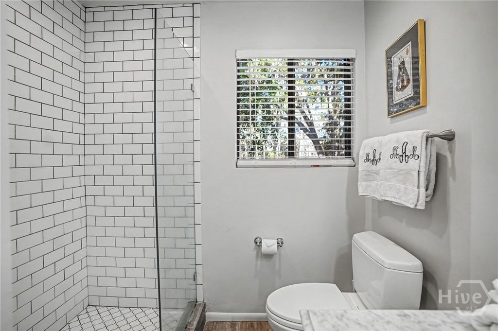 Image 21 of property listing at 10 Dame Kathryn Drive, Savannah, GA 31411