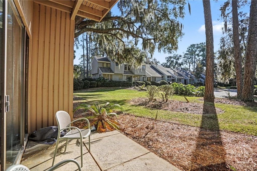 Image 28 of property listing at 10 Dame Kathryn Drive, Savannah, GA 31411