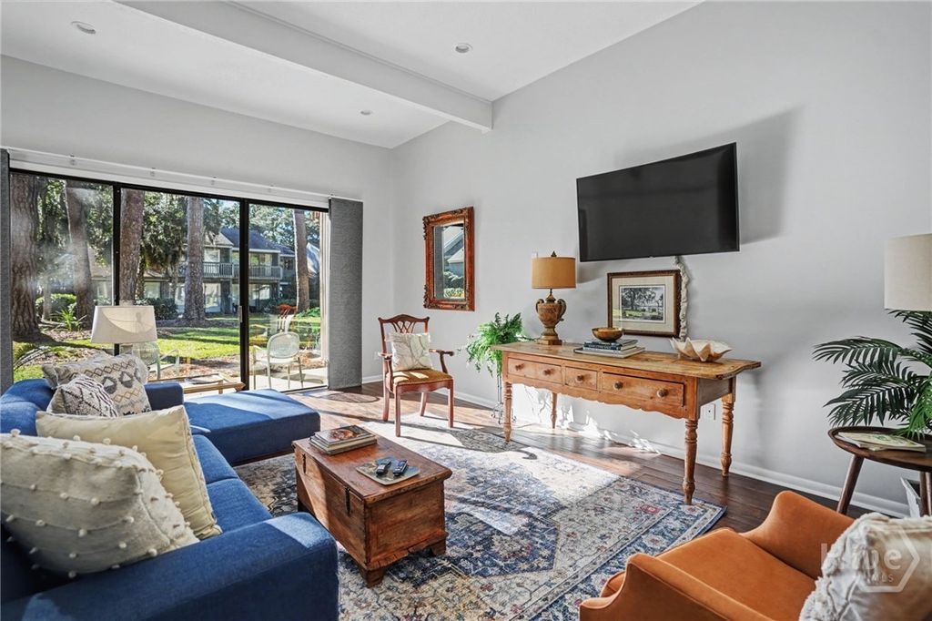 Image 3 of property listing at 10 Dame Kathryn Drive, Savannah, GA 31411