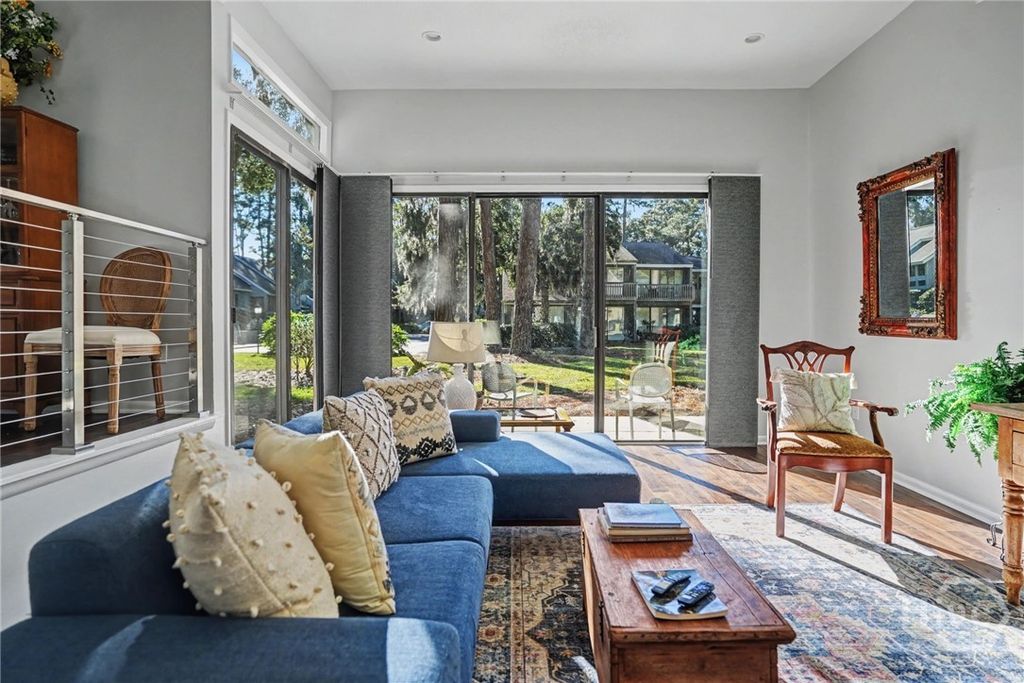 Image 4 of property listing at 10 Dame Kathryn Drive, Savannah, GA 31411