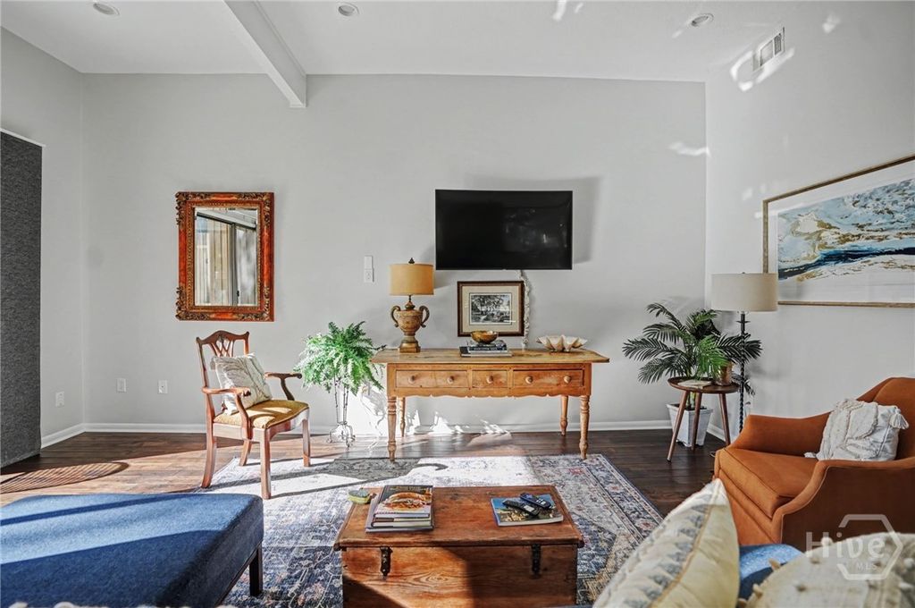 Image 7 of property listing at 10 Dame Kathryn Drive, Savannah, GA 31411