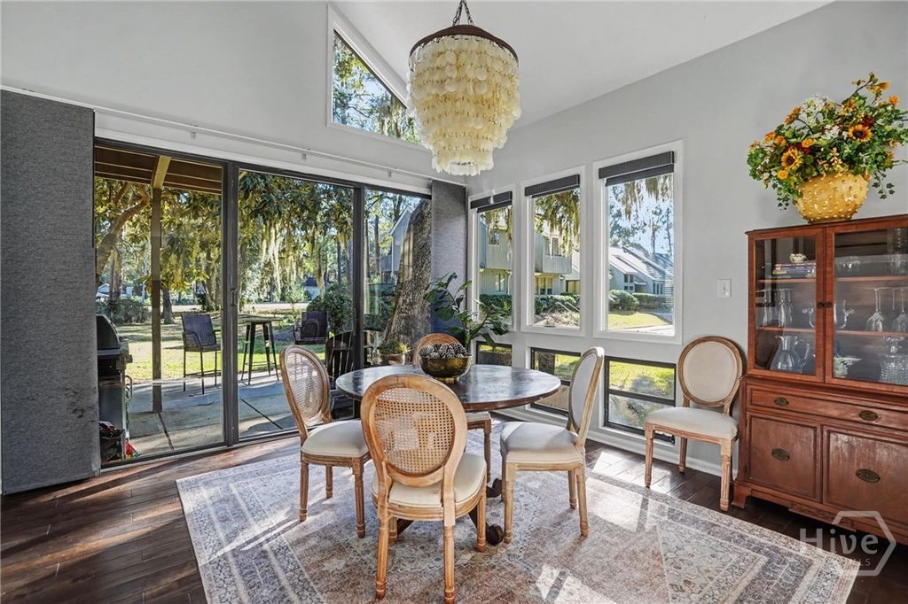 Image 8 of property listing at 10 Dame Kathryn Drive, Savannah, GA 31411