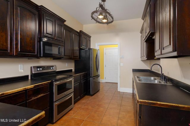 12 Chalmett Place, Hattiesburg, MS 39402