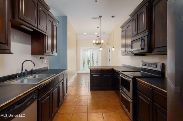 12 Chalmett Place, Hattiesburg, MS 39402