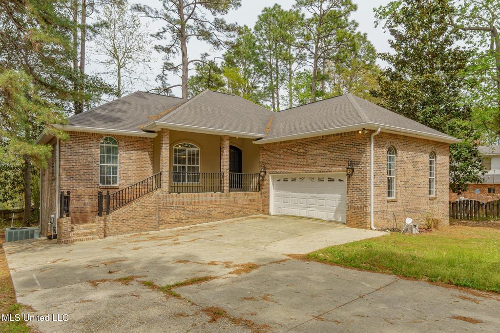 12 Chalmett Place, Hattiesburg, MS 39402