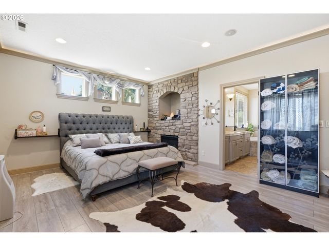 1935 E FORBES Ct, La Center, WA 98629