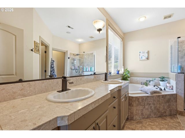 1935 E FORBES Ct, La Center, WA 98629