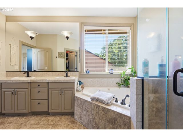 1935 E FORBES Ct, La Center, WA 98629