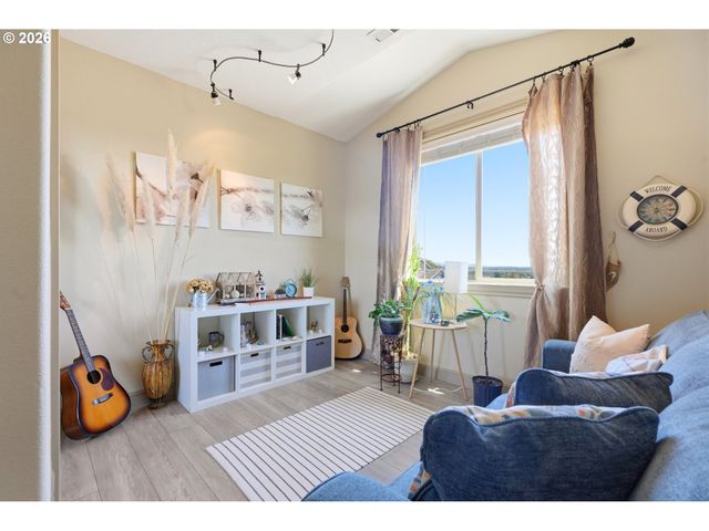 1935 E FORBES Ct, La Center, WA 98629