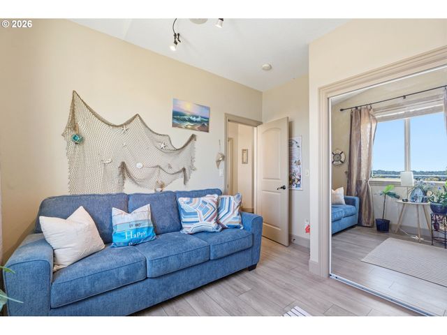1935 E FORBES Ct, La Center, WA 98629