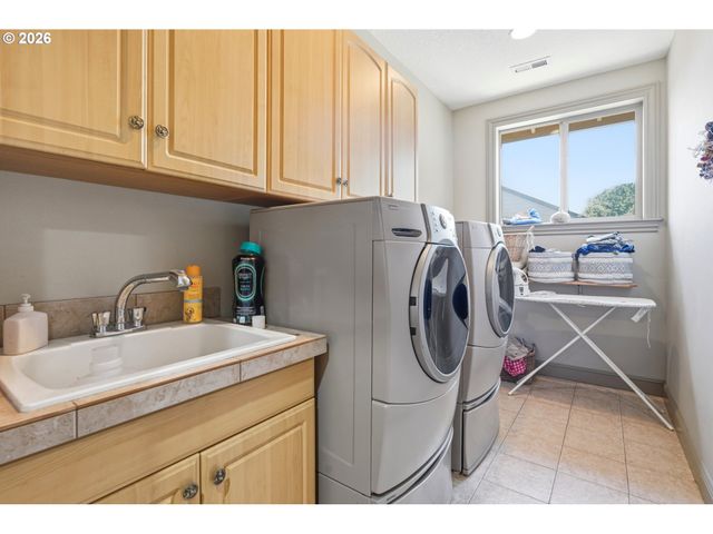 1935 E FORBES Ct, La Center, WA 98629