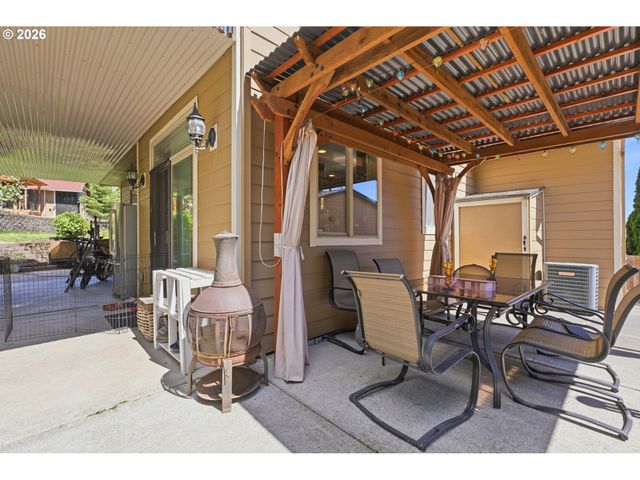 1935 E FORBES Ct, La Center, WA 98629